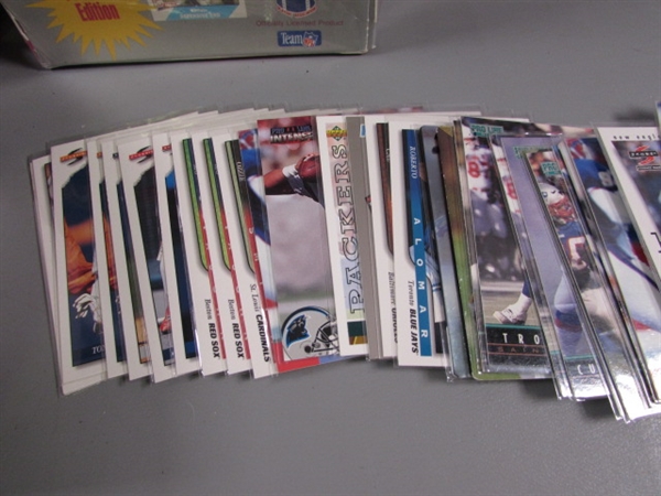 FOOTBALL CARDS - LOOSE & SEALED PACKS