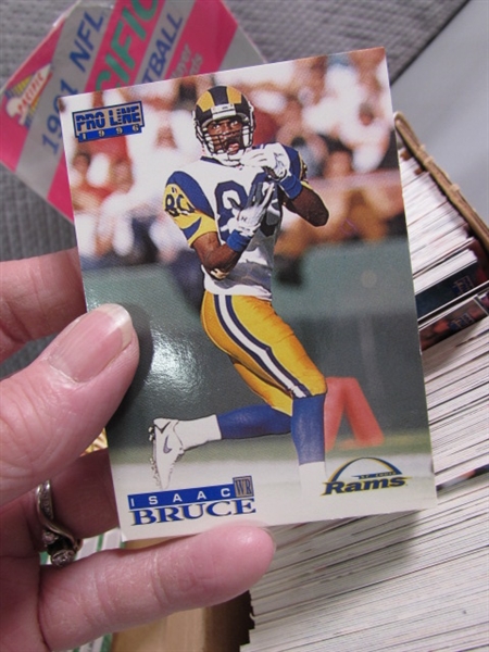 FOOTBALL CARDS - LOOSE & SEALED PACKS