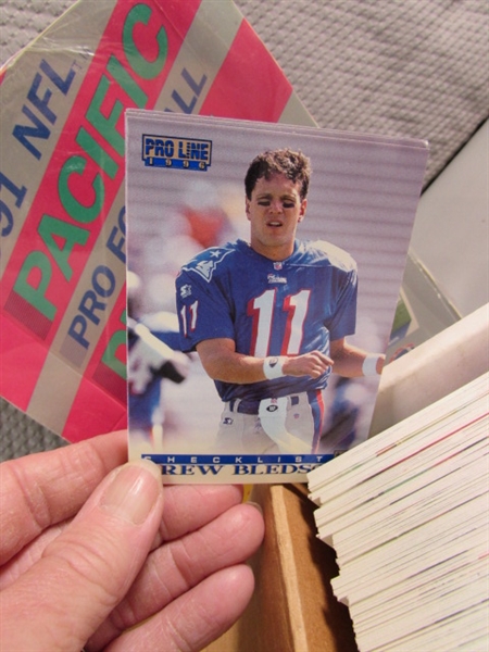 FOOTBALL CARDS - LOOSE & SEALED PACKS