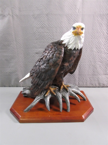 BALD EAGLE STATUE