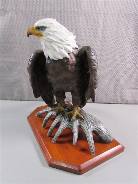 BALD EAGLE STATUE
