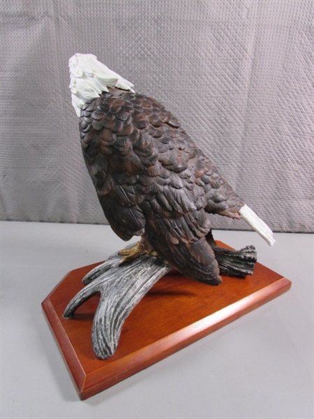 BALD EAGLE STATUE