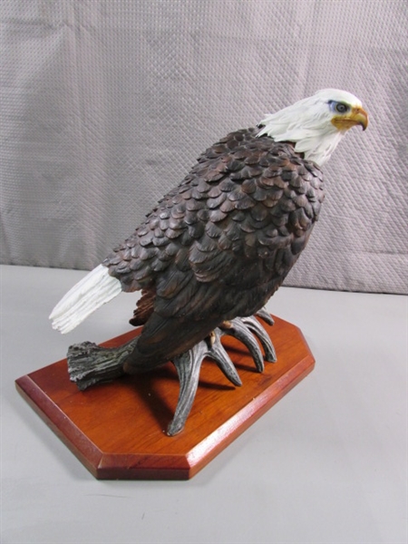 BALD EAGLE STATUE