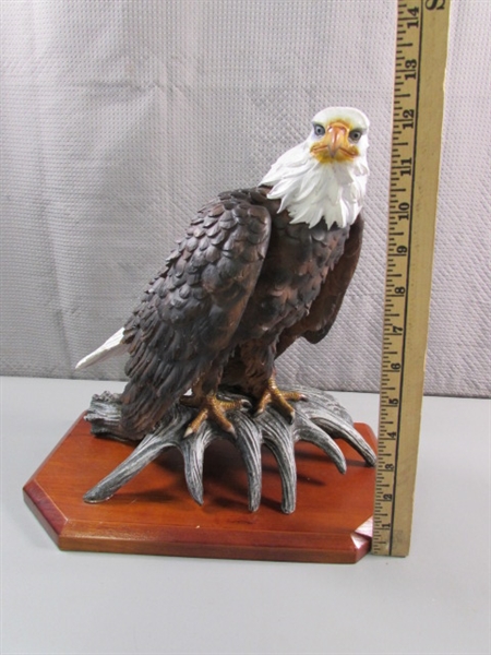 BALD EAGLE STATUE