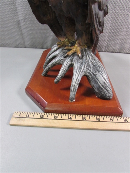 BALD EAGLE STATUE