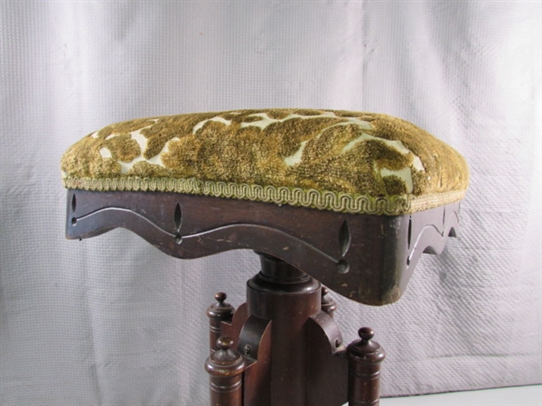 ANTIQUE EASTLAKE PIANO STOOL W/UPHOLSTERED SEAT