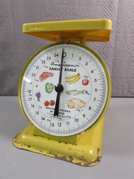 VINTAGE KITCHEN SCALE