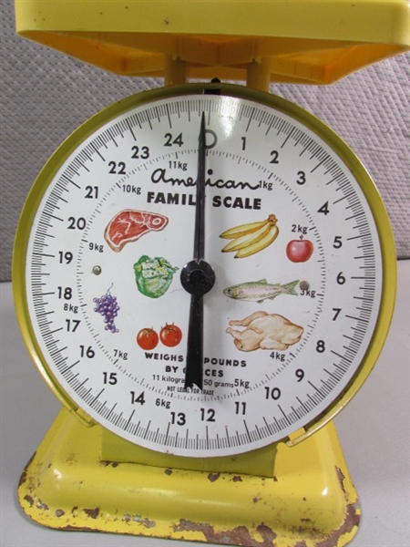 VINTAGE KITCHEN SCALE