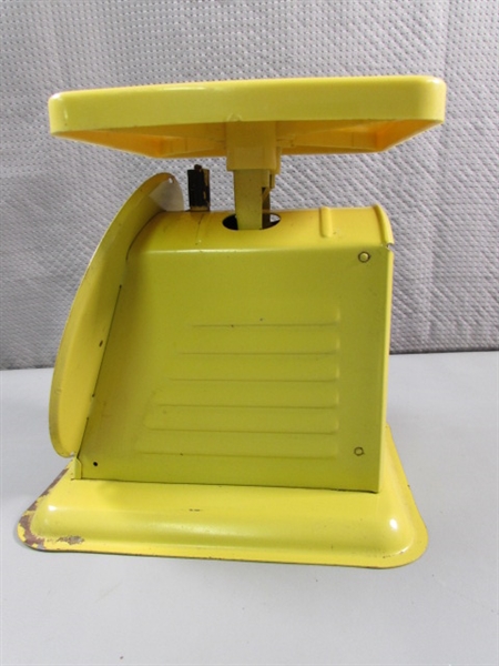 VINTAGE KITCHEN SCALE