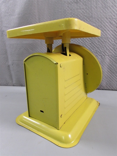 VINTAGE KITCHEN SCALE