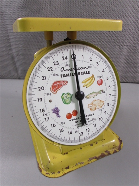 VINTAGE KITCHEN SCALE