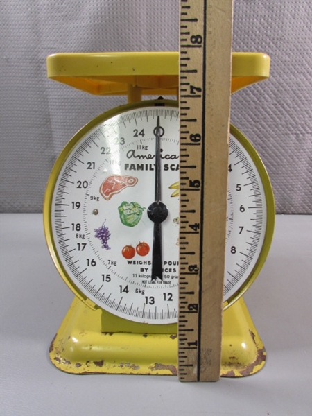 VINTAGE KITCHEN SCALE