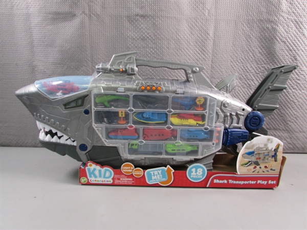 SHARK TRANSPORTER PLAYSET - NEW
