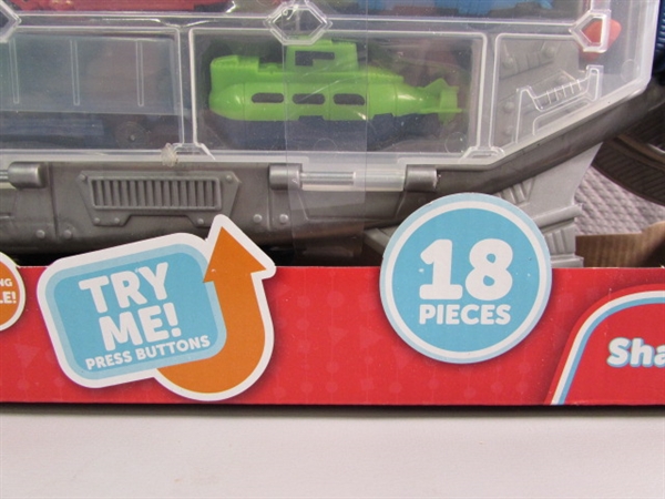 SHARK TRANSPORTER PLAYSET - NEW