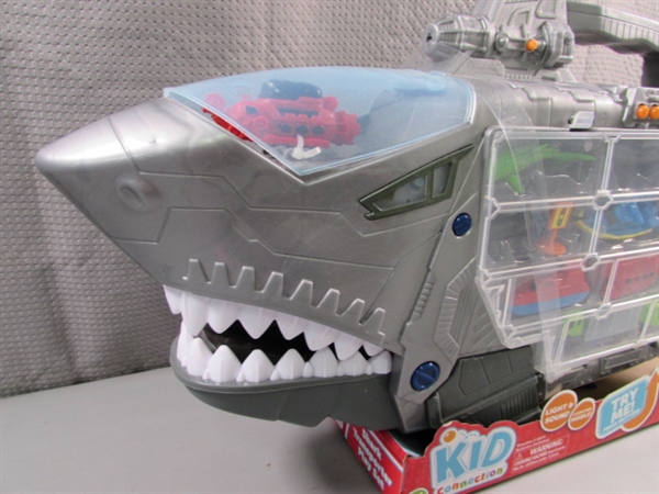 SHARK TRANSPORTER PLAYSET - NEW