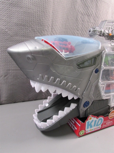 SHARK TRANSPORTER PLAYSET - NEW