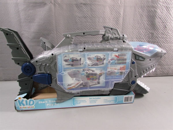 SHARK TRANSPORTER PLAYSET - NEW