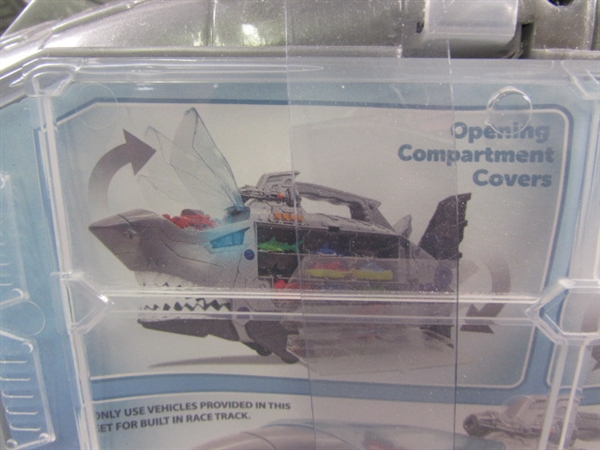SHARK TRANSPORTER PLAYSET - NEW