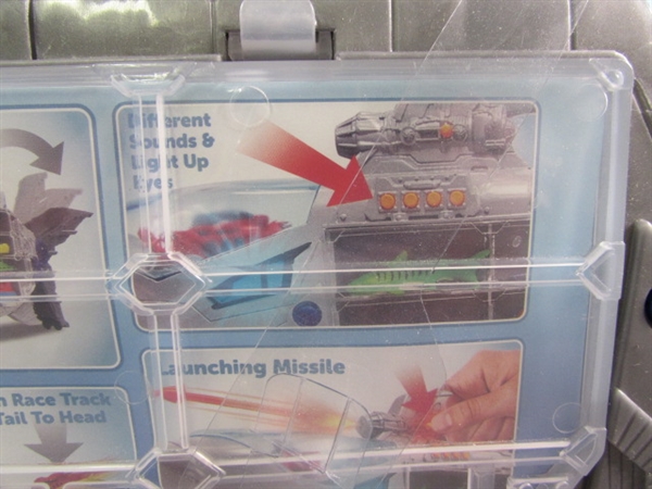 SHARK TRANSPORTER PLAYSET - NEW