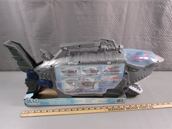 SHARK TRANSPORTER PLAYSET - NEW