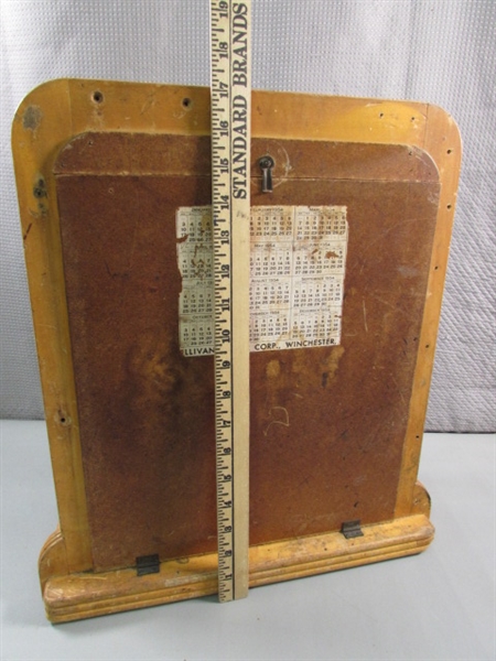 VINTAGE 1950'S COUNTERTOP SHOELACE DISPLAY