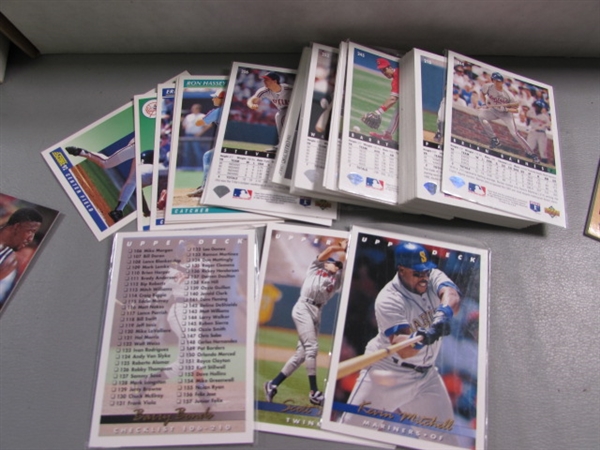 LARGE ASSORTMENT OF BASEBALL, FOOTBALL & BASKETBALL CARDS