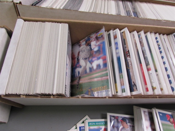 LARGE ASSORTMENT OF BASEBALL, FOOTBALL & BASKETBALL CARDS