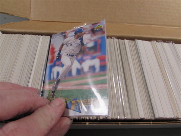 LARGE ASSORTMENT OF BASEBALL, FOOTBALL & BASKETBALL CARDS