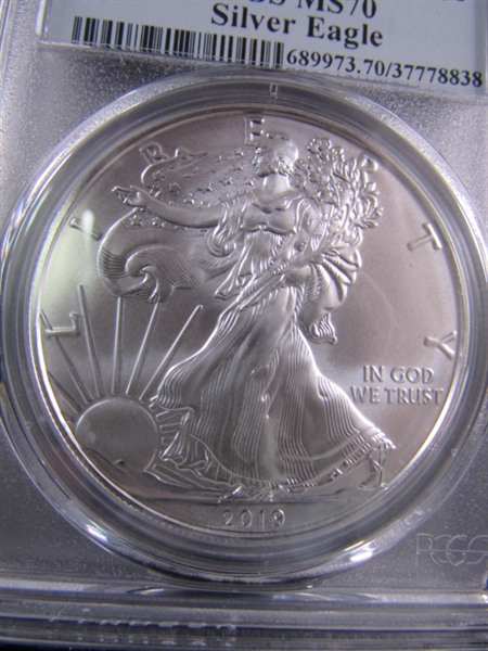 2019 UNCIRCULATED SILVER EAGLE 1 OUNCE FINE SILVER- US $1 COIN