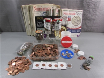 MIXED LOT OF COPPER & NEWER US PENNIES (& A FEW CANADIAN PENNIES) & NUMISMATIC NEWS PUBLICATIONS