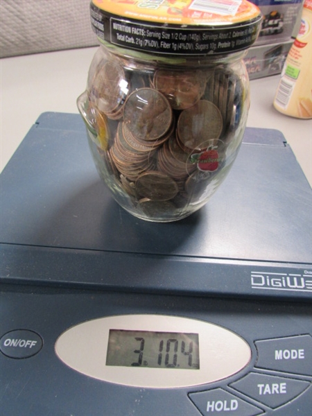 MIXED LOT OF COPPER & NEWER US PENNIES (& A FEW CANADIAN PENNIES) & NUMISMATIC NEWS PUBLICATIONS