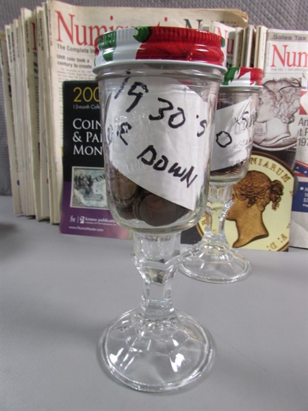 MIXED LOT OF COPPER & NEWER US PENNIES (& A FEW CANADIAN PENNIES) & NUMISMATIC NEWS PUBLICATIONS