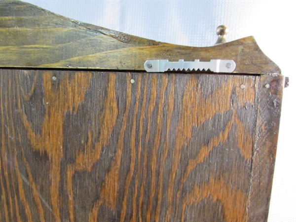 VINTAGE WOODEN 3 TIER NIC-NAC SHELVING UNIT