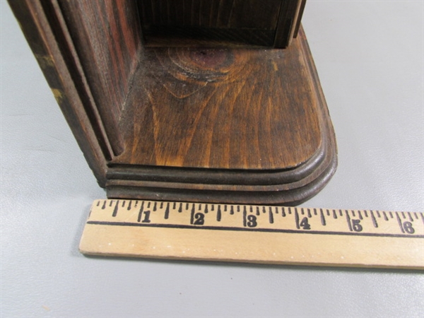 VINTAGE WOODEN 3 TIER NIC-NAC SHELVING UNIT