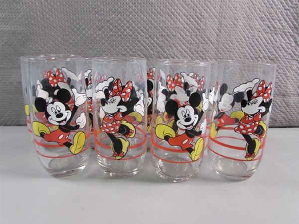 8 MICKEY & MINNIE DRINKING GLASSES