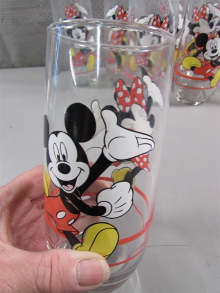 8 MICKEY & MINNIE DRINKING GLASSES