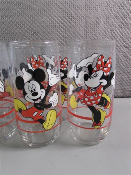 8 MICKEY & MINNIE DRINKING GLASSES