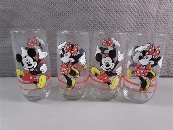 8 MICKEY & MINNIE DRINKING GLASSES