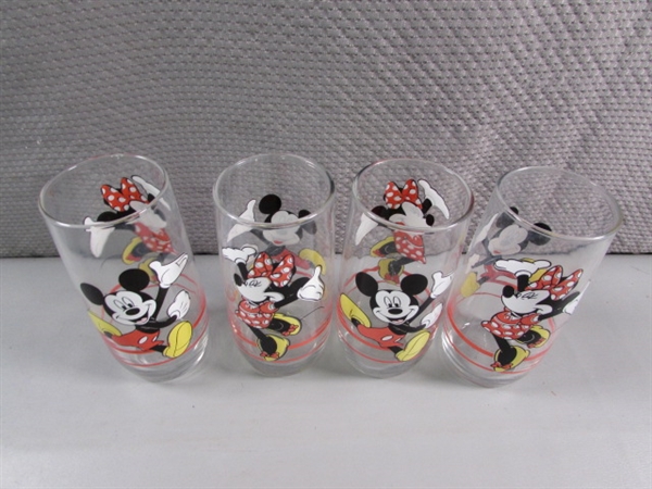 8 MICKEY & MINNIE DRINKING GLASSES