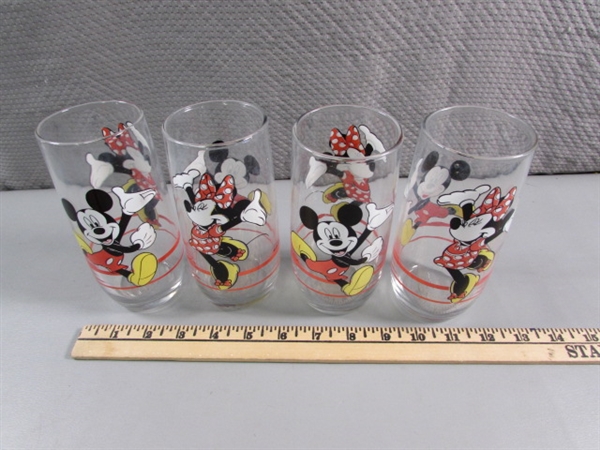 8 MICKEY & MINNIE DRINKING GLASSES