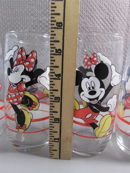 8 MICKEY & MINNIE DRINKING GLASSES