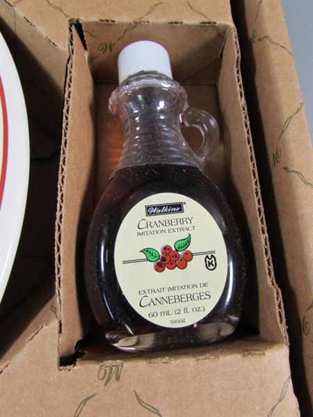 WATKINS PIE PLATE & CRANBERRY EXTRACT GIFT SET