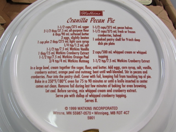 WATKINS PIE PLATE & CRANBERRY EXTRACT GIFT SET
