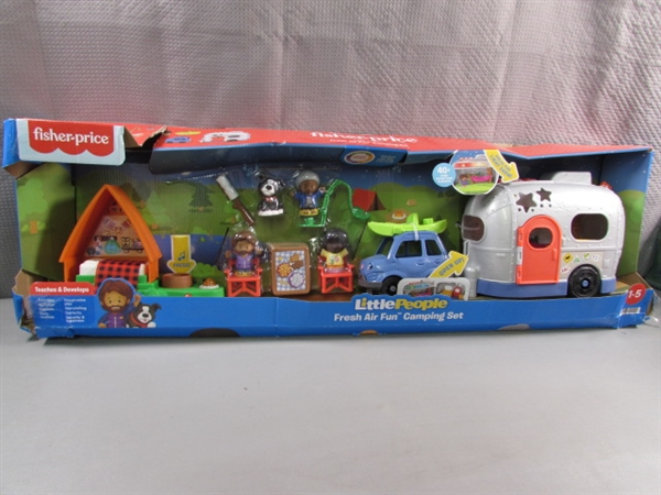 FISHER PRICE LITTLE PEOPLE CAMPING SET -NEW