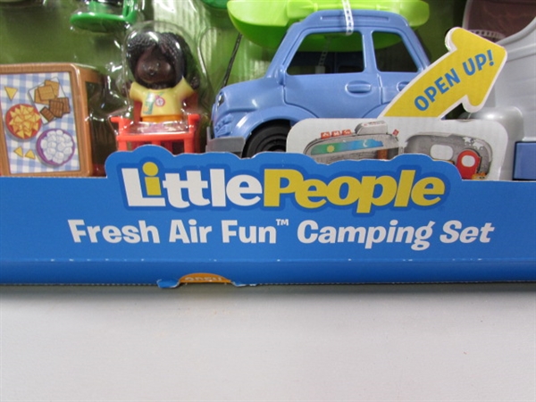 FISHER PRICE LITTLE PEOPLE CAMPING SET -NEW