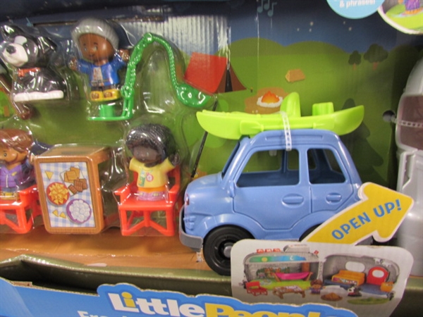 FISHER PRICE LITTLE PEOPLE CAMPING SET -NEW