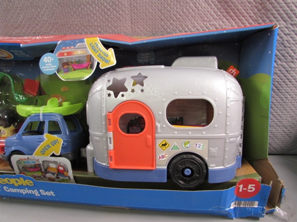 FISHER PRICE LITTLE PEOPLE CAMPING SET -NEW