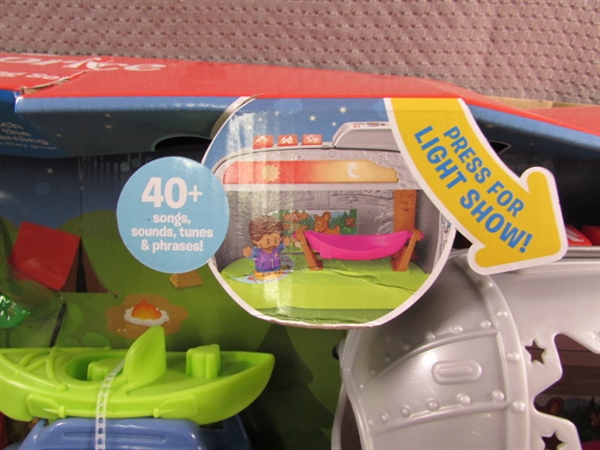 FISHER PRICE LITTLE PEOPLE CAMPING SET -NEW