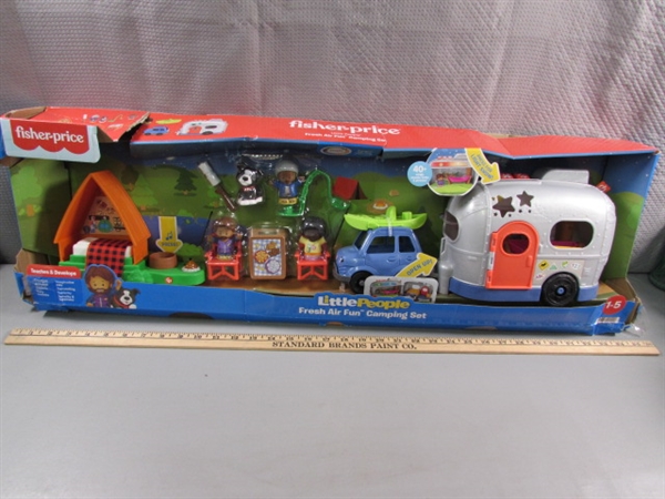 FISHER PRICE LITTLE PEOPLE CAMPING SET -NEW