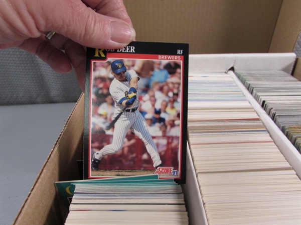 LARGE 3 ROW BOX OF BASEBALL CARDS - MIXED YEARS & BRANDS